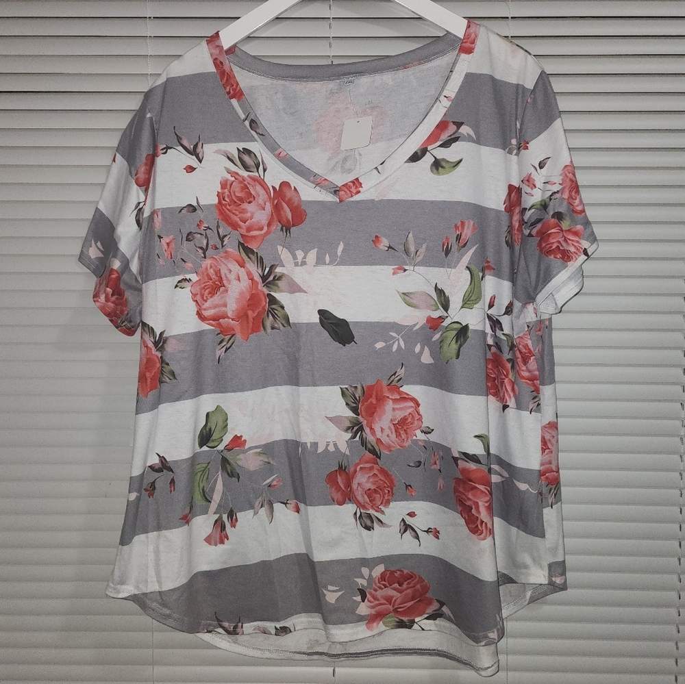Amazon - 2XL - White Flower Top